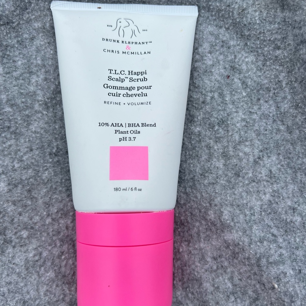Scalp scrub by drunk elephant